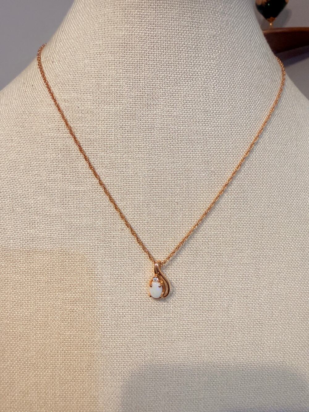 Vintage Opal Glass Pendant Necklace 18”